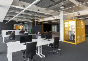 Không gian làm việc mở, hiện đại,  năng động